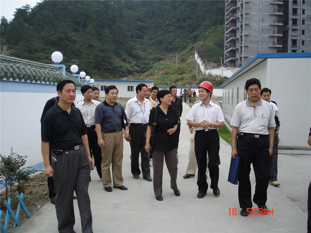 16湖北省建设厅副厅长武孟灵视察视察JDB电子集团十堰市游泳馆项目部